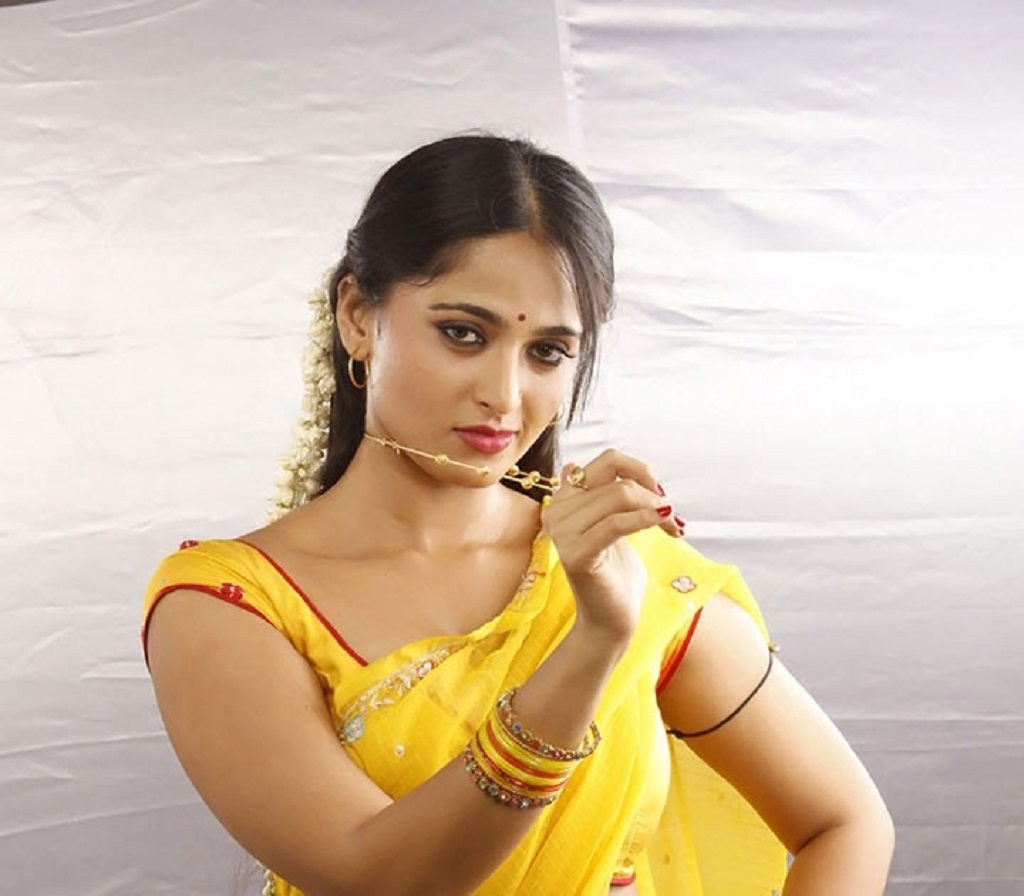 Top 10 Unknown Facts About Anushka Shetty aka Devsena We Bet You Didn't  Know: - DailyHawker™