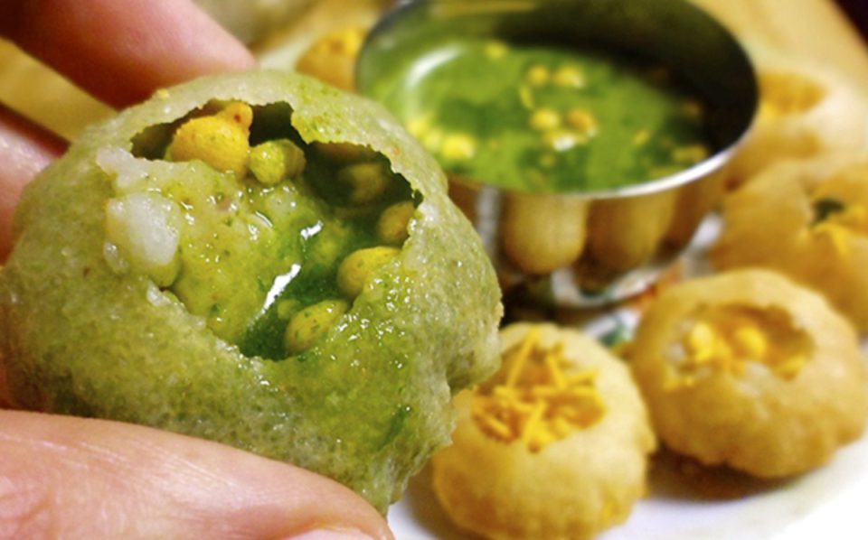 Famous Street Food of Kolkata and Places Where You Can Get Them